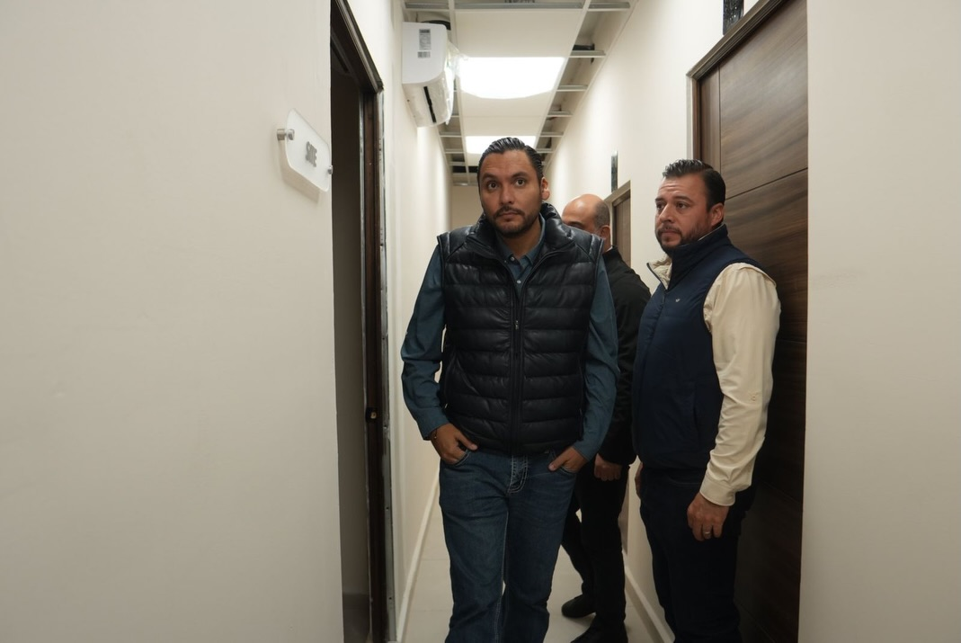ALCALDE CARLOS VILLARREAL SUPERVISA NUEVAS OFICINAS DE LA DIRECCIÓN DE PENSIONES EN MONCLOVA