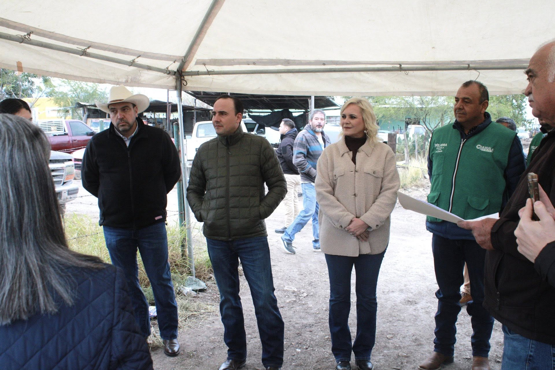 SUPERVISAN INSTALACIÓN DE NUEVA RED DE AGUA POTABLE EN LA DEPORTIVA