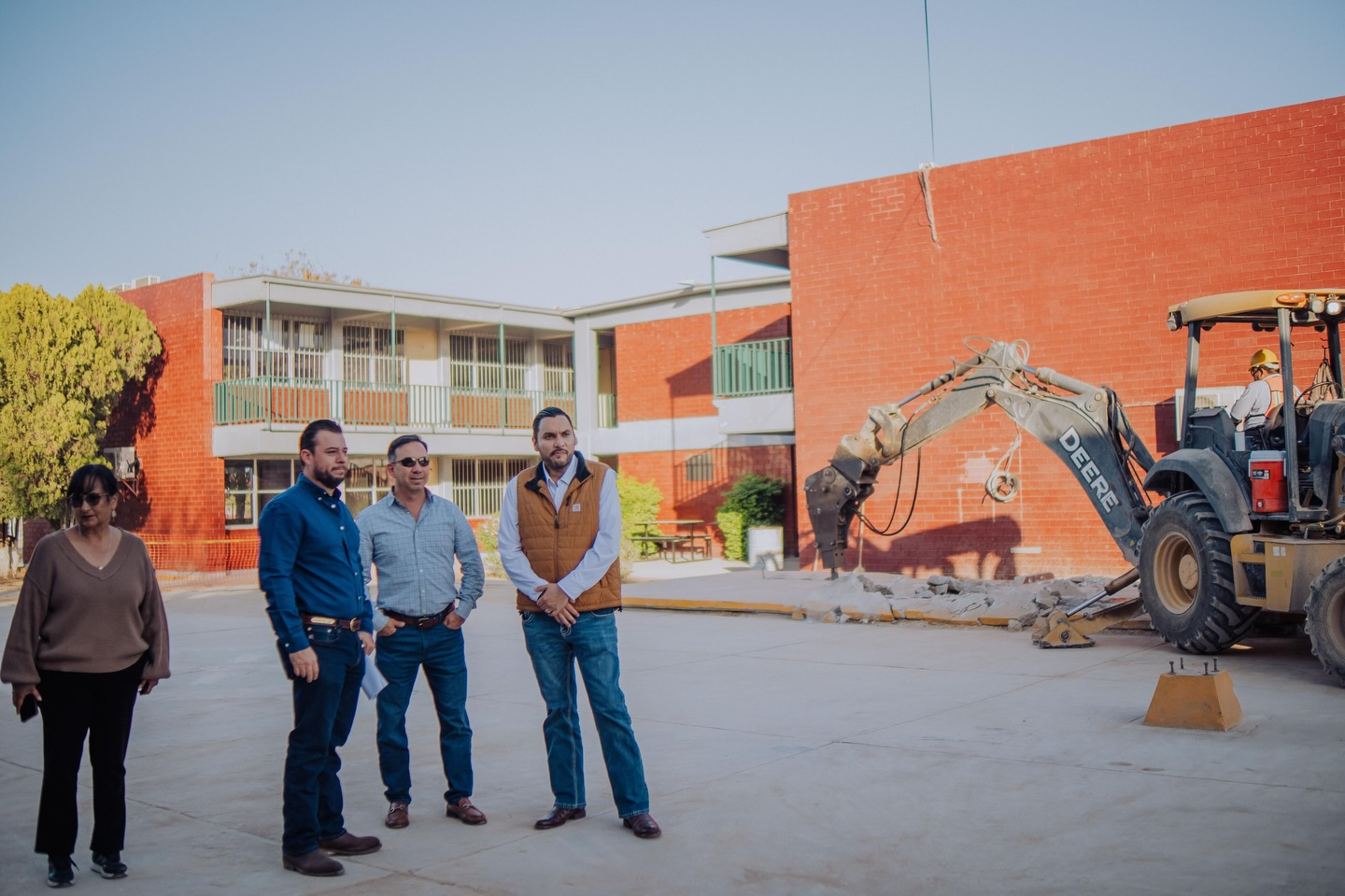 ALCALDE CARLOS VILLARREAL SUPERVISA OBRA DE INFRAESTRUCTURA EDUCATIVA EN EL CECYTEC NORTE