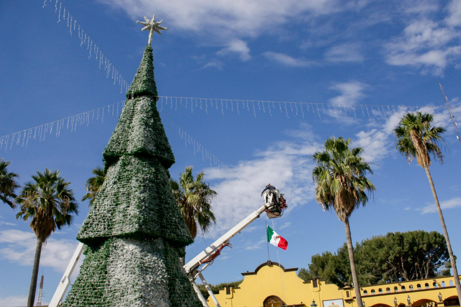 PREPARA RAMOS ARIZPE UNA GRAN DECORACIÓN NAVIDEÑA 2025