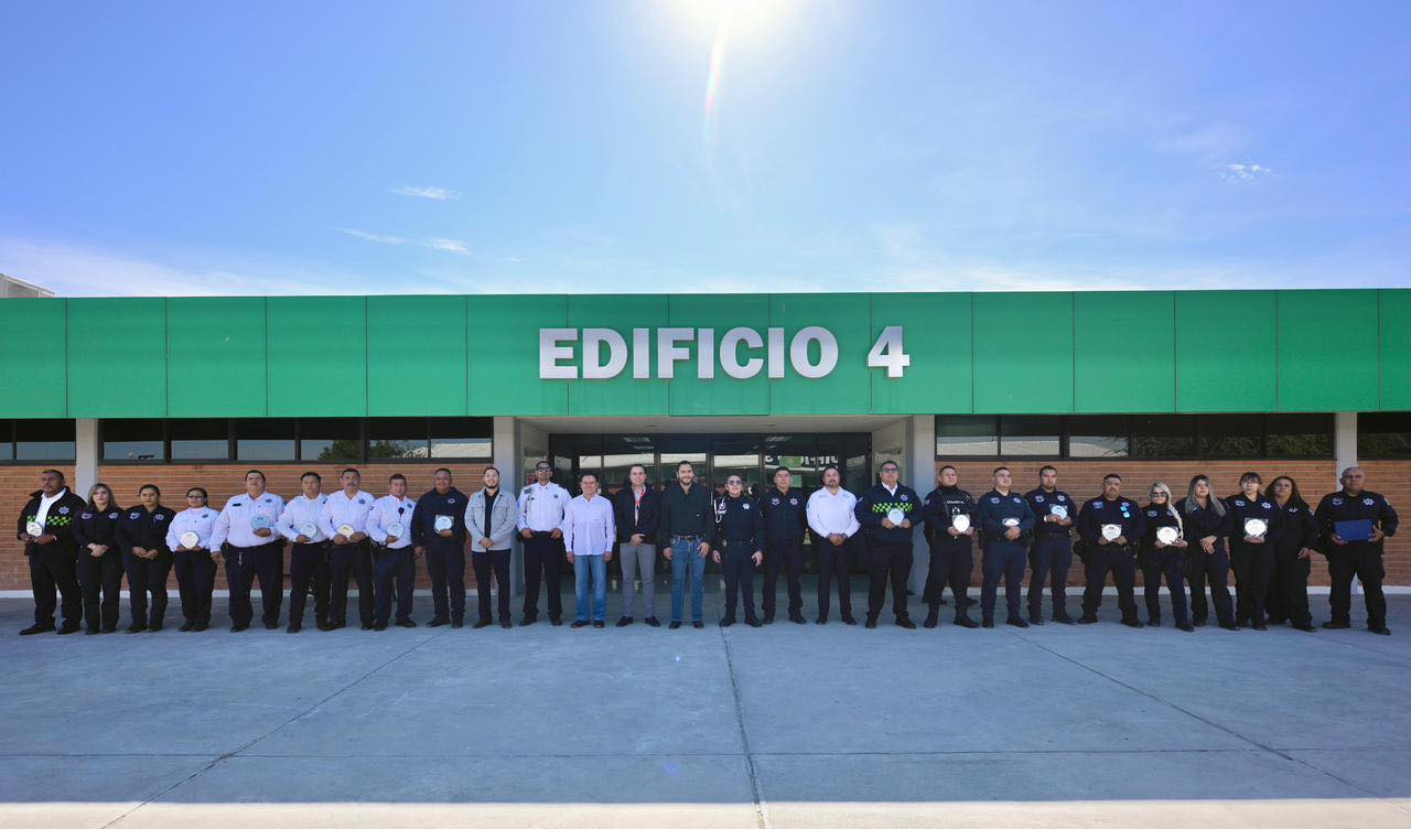 RECONOCEN A POLICÍAS EN MONCLOVA; ALCALDE CARLOS VILLARREAL DESTACA COORDINACIÓN CON INICIATIVA PRIVADA