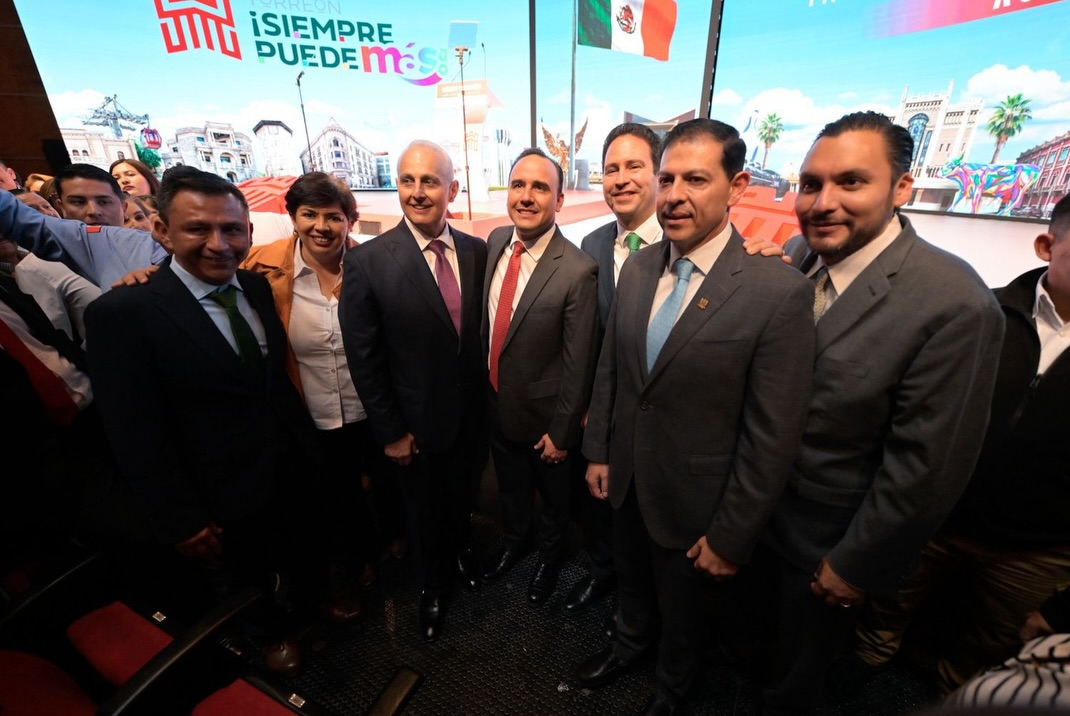 ALCALDE DE MONCLOVA DESTACA TRABAJO REGIONAL TRAS ASISTIR AL INFORME DE GOBIERNO EN TORREÓN