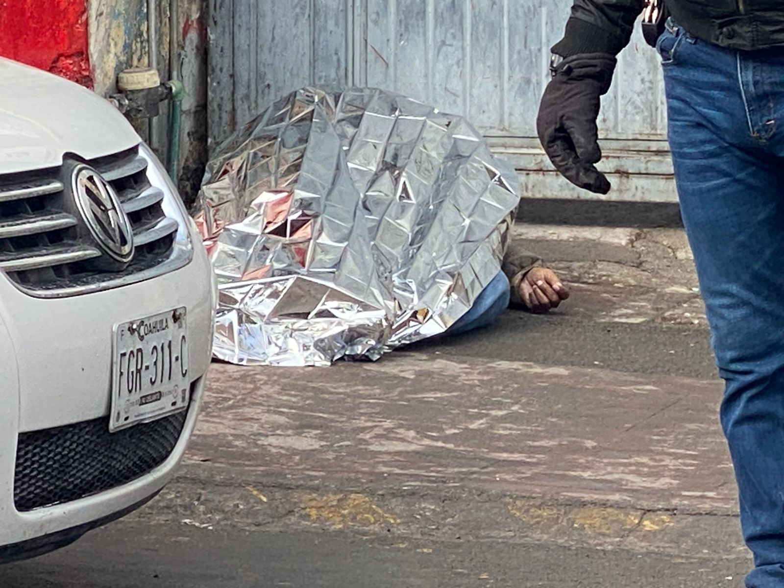 FALLECEN DOS PERSONAS EN DISTINTOS PUNTOS DE LA CIUDAD; INVESTIGAN CAUSAS