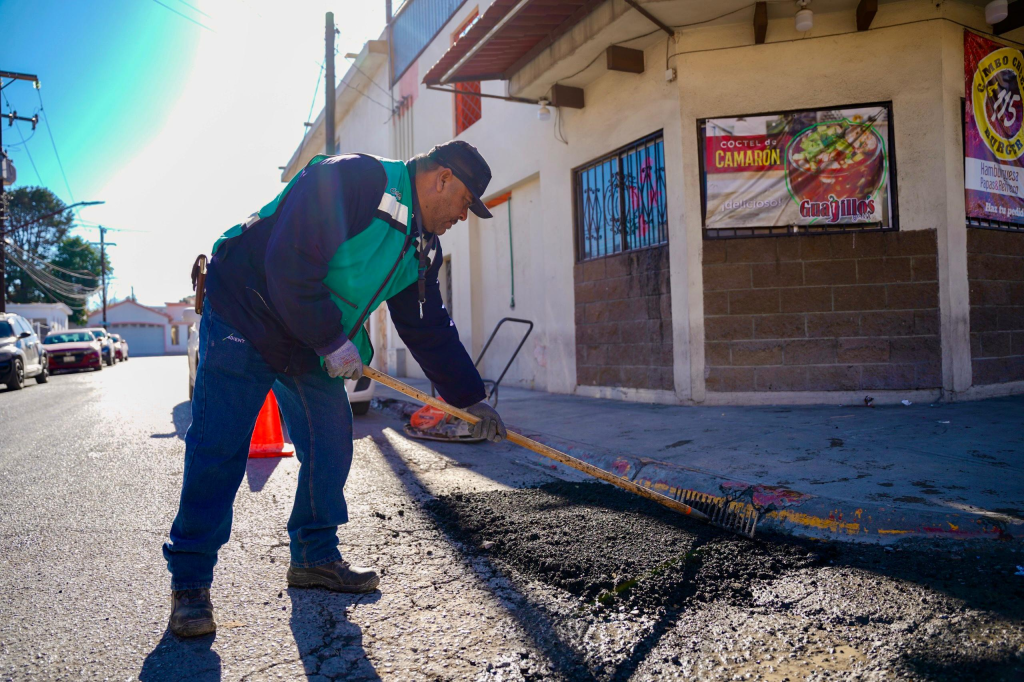 RAMOS ARIZPE REFUERZA ACCIONES DE BACHEO EN COLONIAS