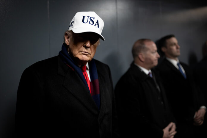 AMAGA TRUMP CON ARANCELES SI NO APOYAN PLAN DE GROENLANDIA