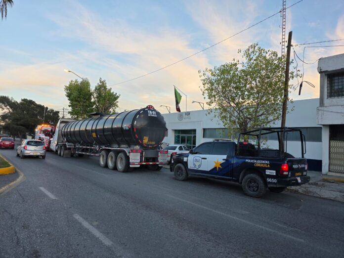 ASEGURA POLICÍA ESTATAL DE COAHUILA AUTO TANQUE CON HIDROCARBURO ILÍCITO