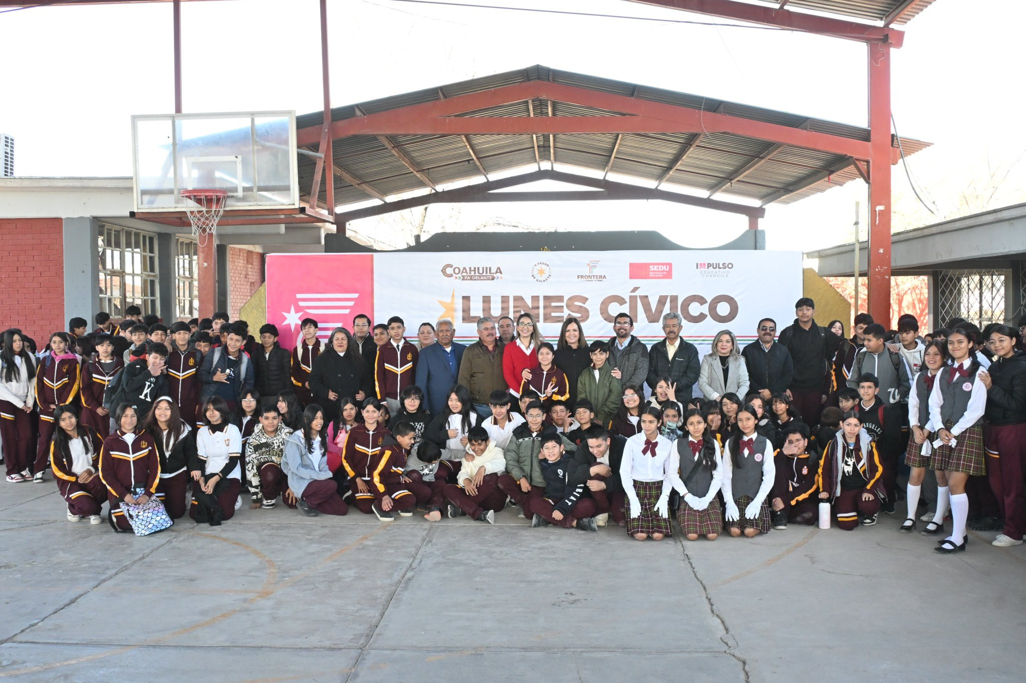 ALCALDESA DE FRONTERA ENCABEZA LUNES CÍVICO EN SECUNDARIA DE LA SIERRITA