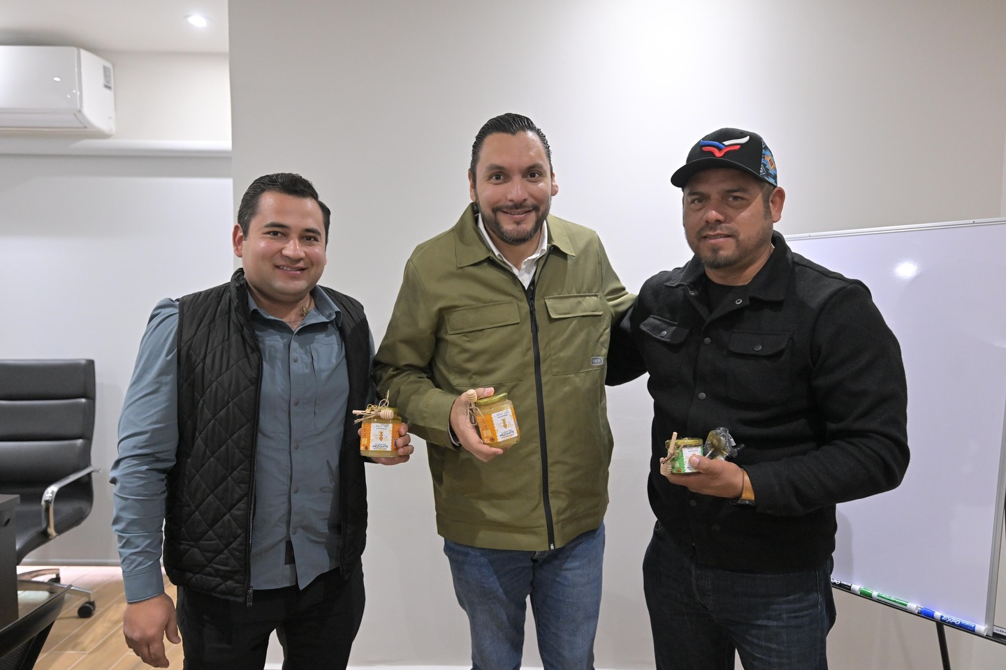 ALCALDE DE MONCLOVA IMPULSA TRABAJO CONJUNTO CON APICULTORES DE LA REGIÓN CENTRO