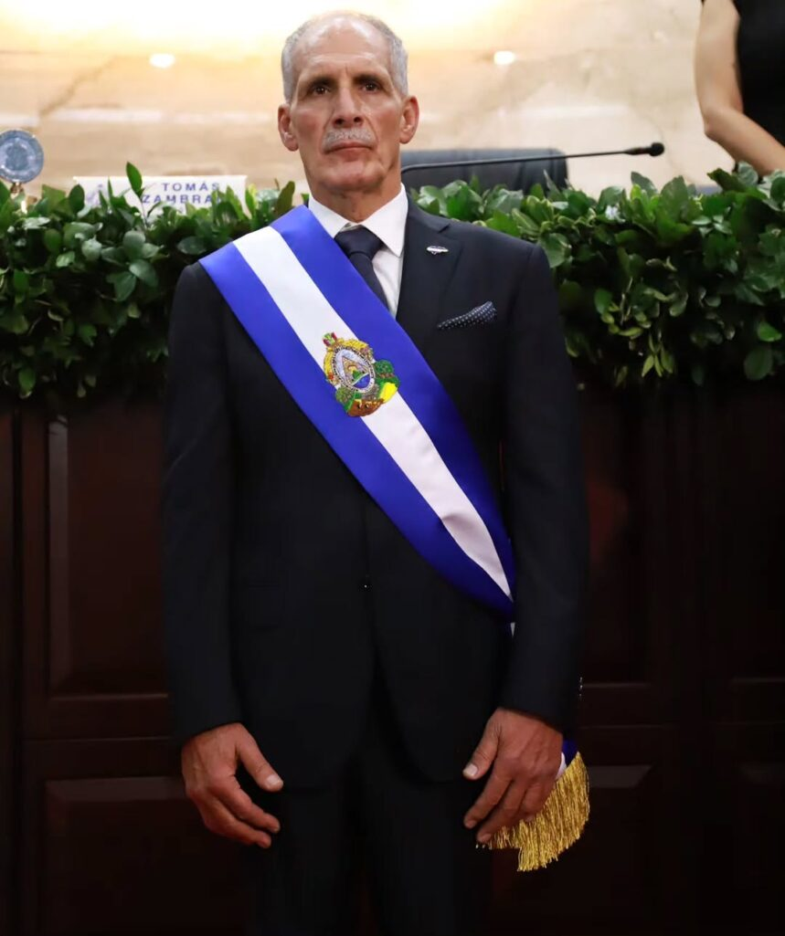 NASRY ASFURA ASUME LA PRESIDENCIA DE HONDURAS TRAS UNA POLÉMICA PROCLAMACIÓN