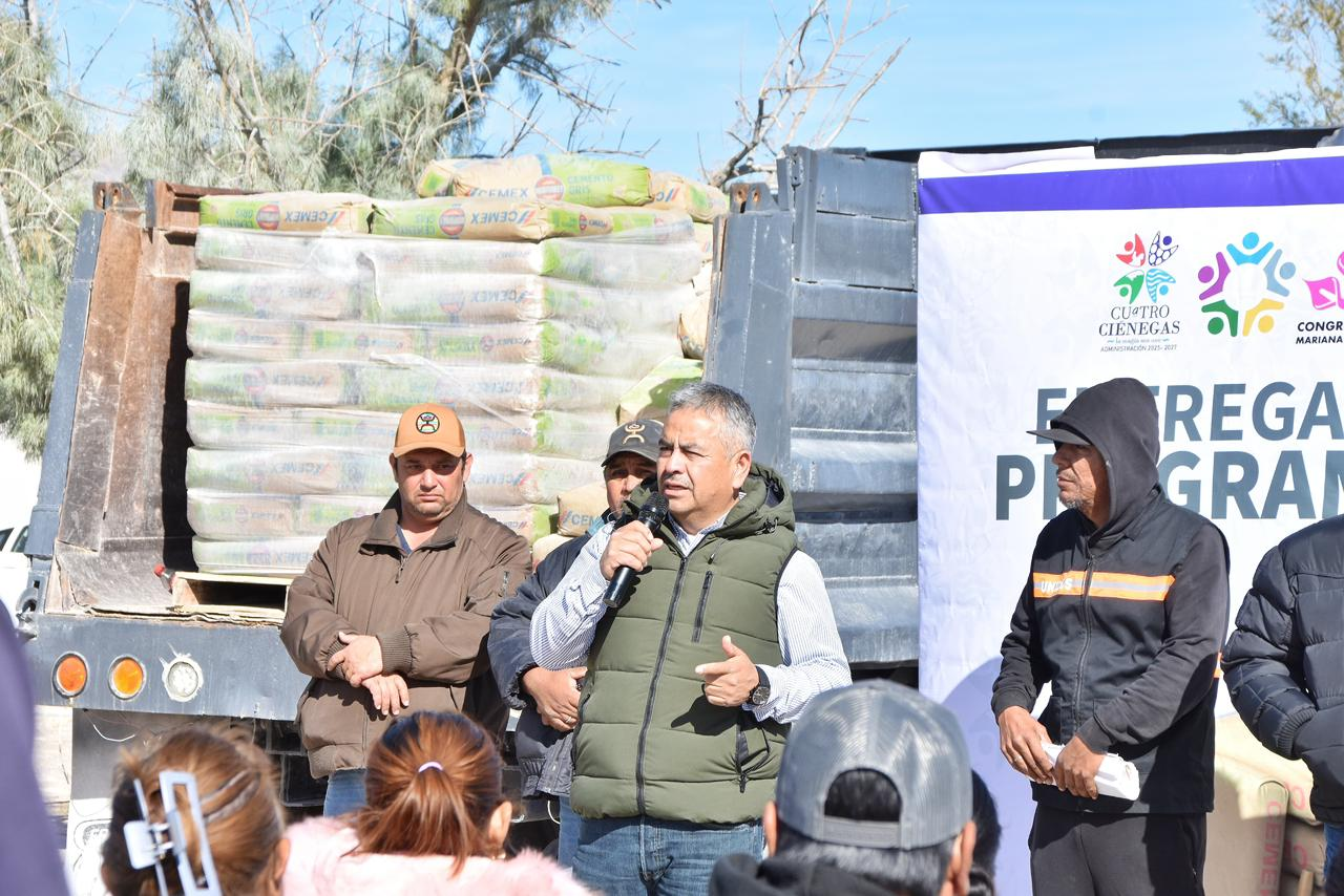 FORTALECE CUATRO CIÉNEGAS BIENESTAR EN COMUNIDADES RURALES CON ENTREGA DE TINACOS Y CEMENTO