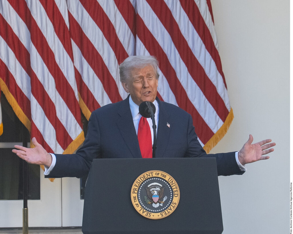 AFIRMA TRUMP QUE HABLÓ CON SHEINBAUM DE FRONTERA Y NARCO