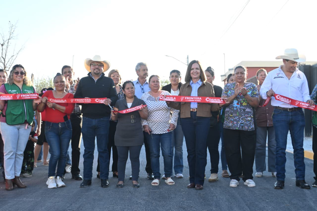 SARI PÉREZ CANTÚ ENTREGA OBRA DE PAVIMENTACIÓN EN LA COLONIA NUEVA OCCIDENTAL