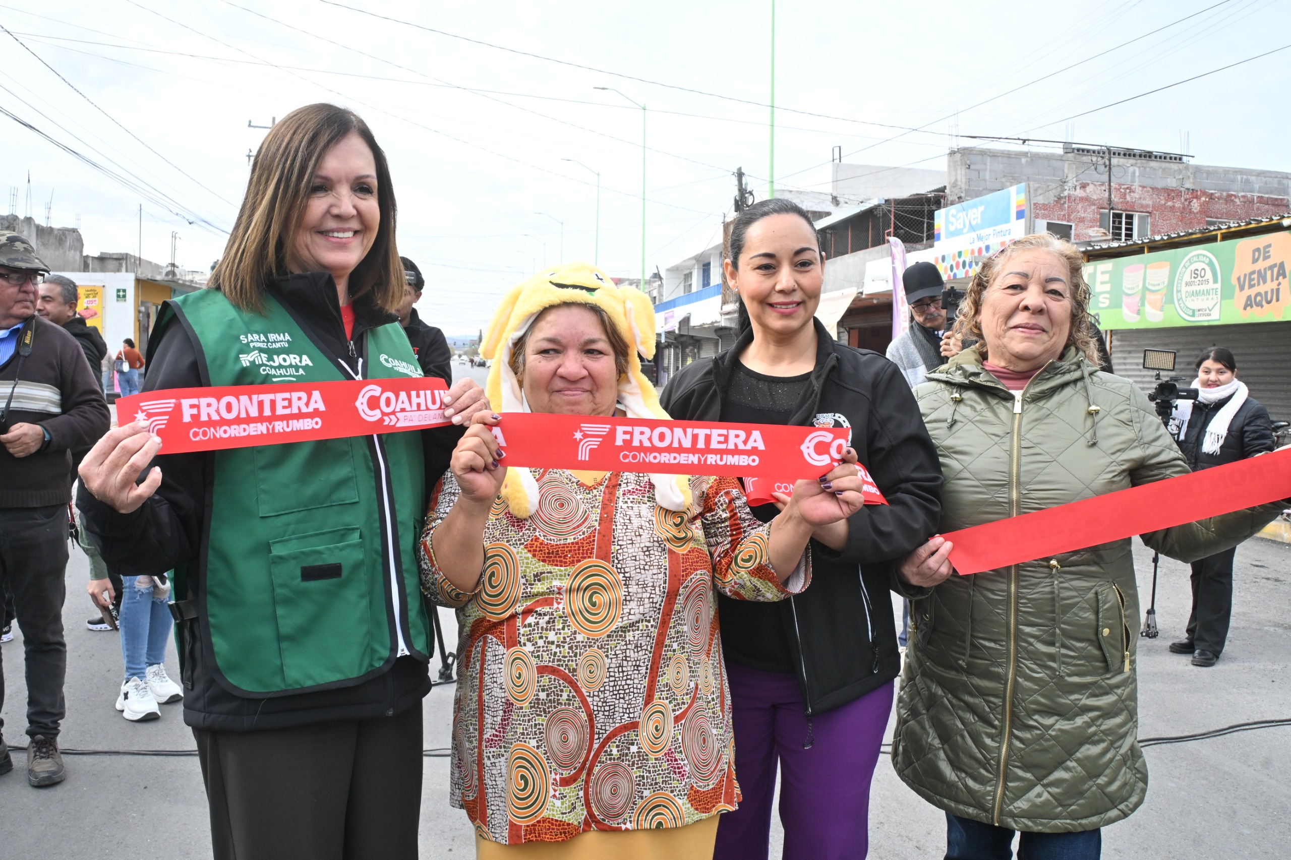 SARI PÉREZ ENTREGA OBRA DE PAVIMENTACIÓN A VECINOS DE LA ZONA CENTRO