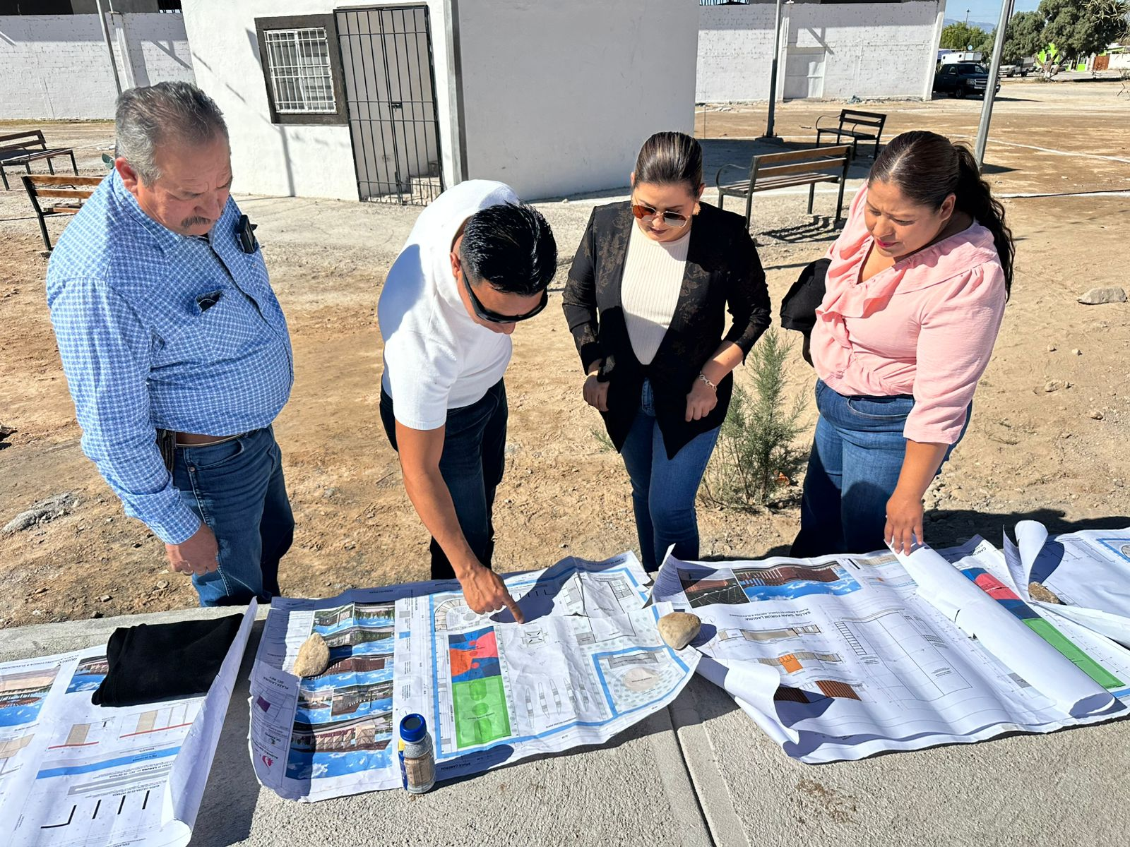 SUPERVISA ADRIANA VALDÉZ AVANCE DEL MULTIDEPORTIVO EN LAGUNA DEL REY