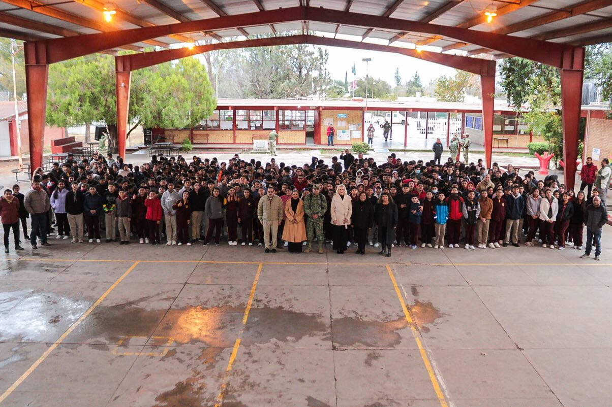 ALCALDESA DE MÚZQUIZ ENCABEZA CEREMONIA CÍVICA POR REGRESO A CLASES