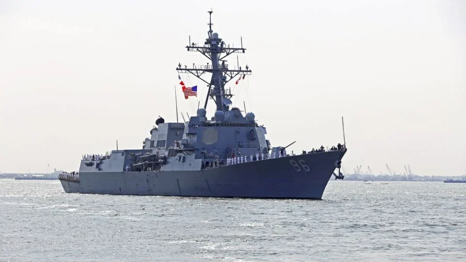 COLISIONAN DOS BUQUES MILITARES DE ESTADOS UNIDOS EN AGUAS CERCA DE SUDAMÉRICA: WSJ