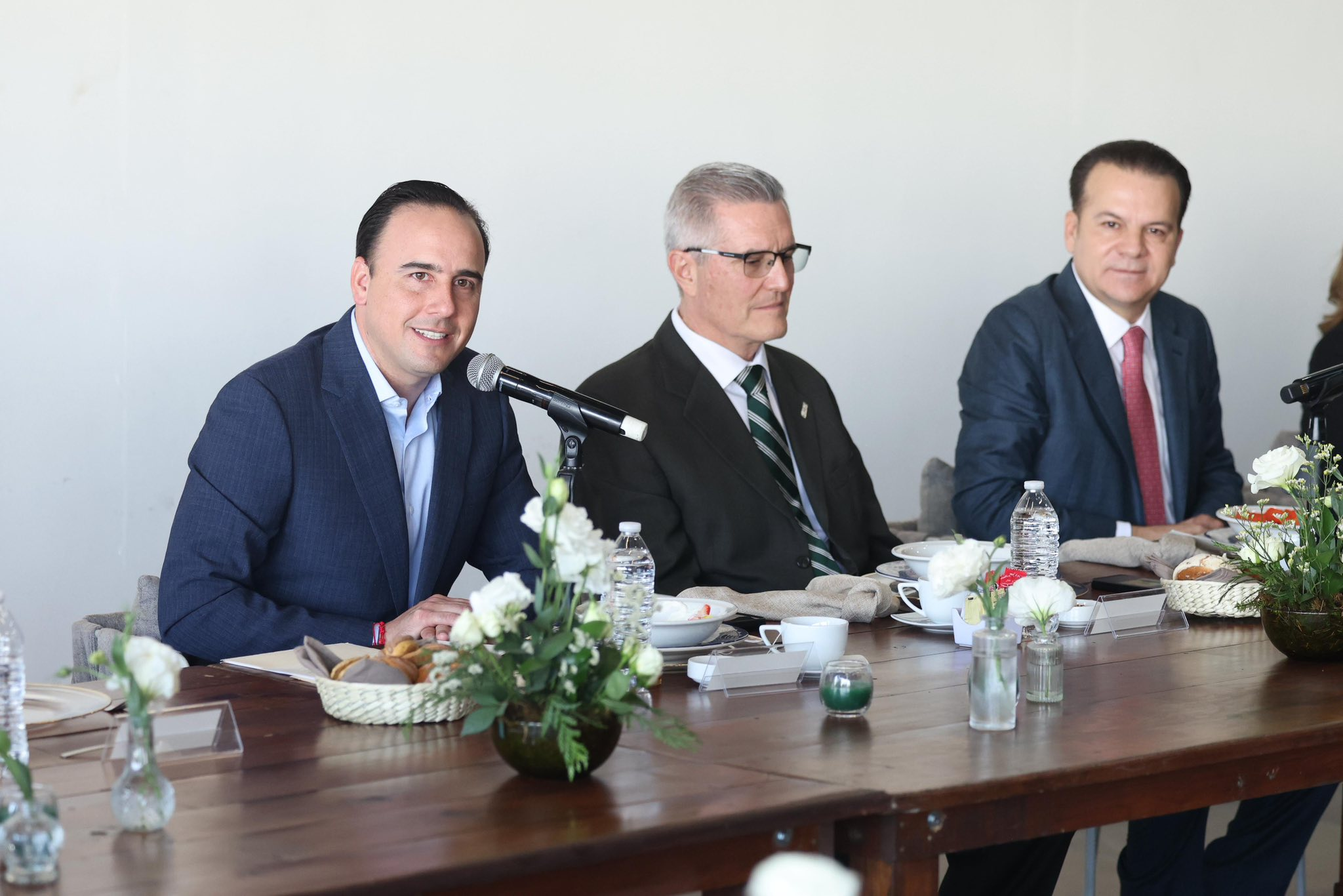 REAFIRMA MANOLO JIMÉNEZ TRABAJO CONJUNTO CON EMPRESARIOS DE LA LAGUNA