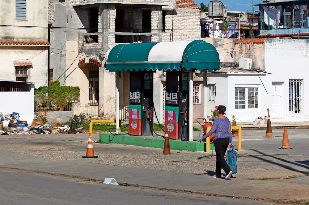 EU AUTORIZA VENTA DE PETRÓLEO A CUBA BAJO CIERTAS CONDICIONES; BUSCA ASEGURAR QUE COMBUSTIBLE LLEGUE A CIUDADANOS