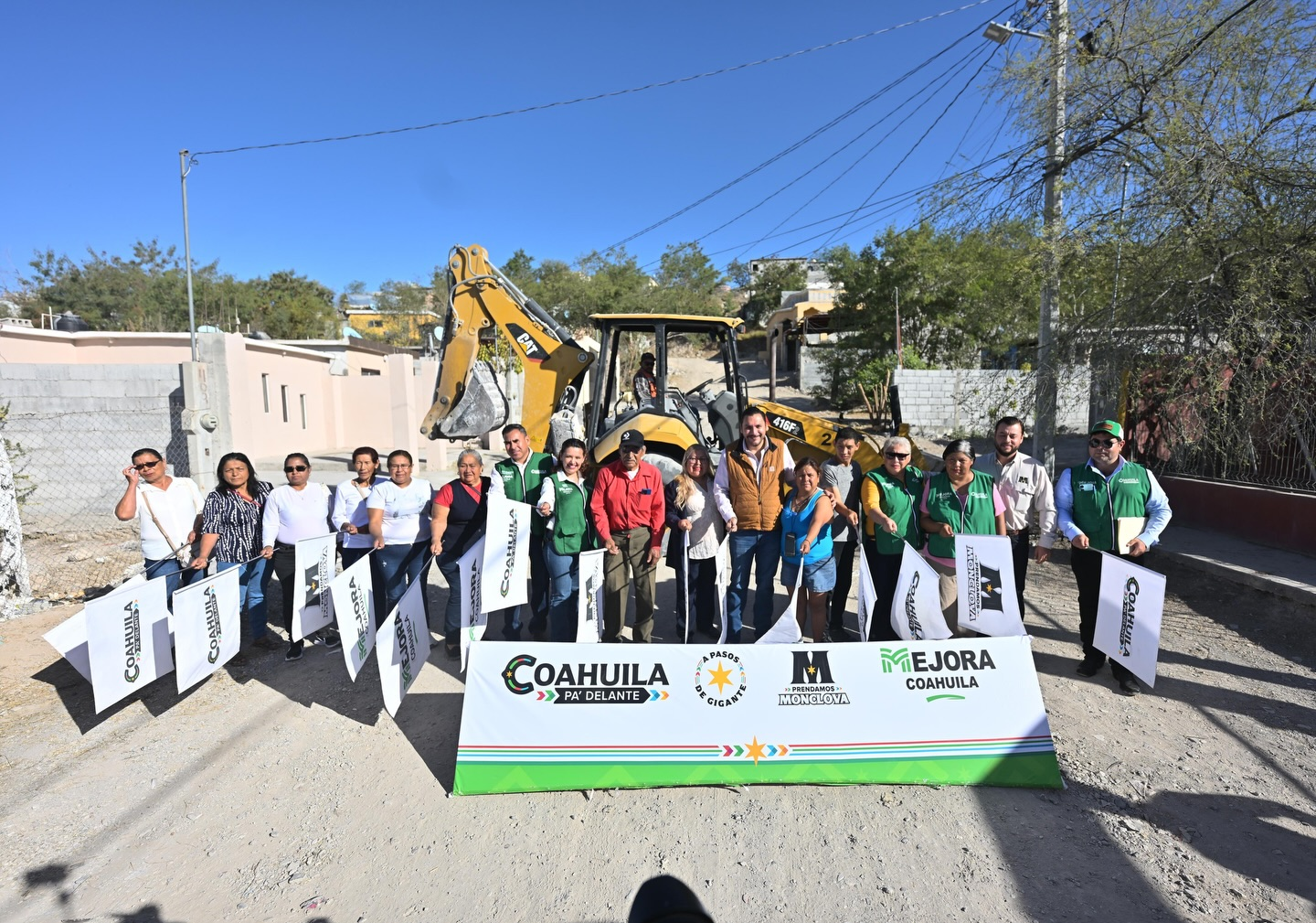 ARRANCA CARLOS VILLARREAL PAVIMENTACIONES EN LA COLONIA LUCRECIA SOLANO CON INVERSIÓN SUPERIOR A 1.8 MDP