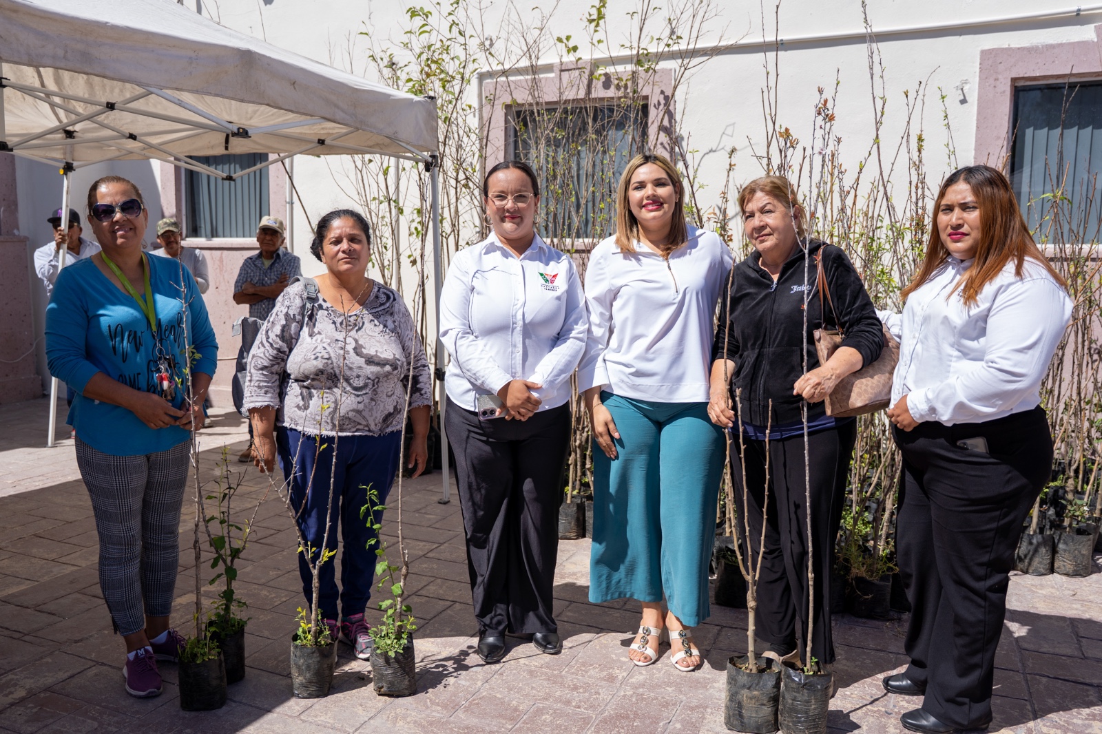 IMPULSA CASTAÑOS EL CUIDADO AMBIENTAL CON ENTREGA MASIVA DE ÁRBOLES