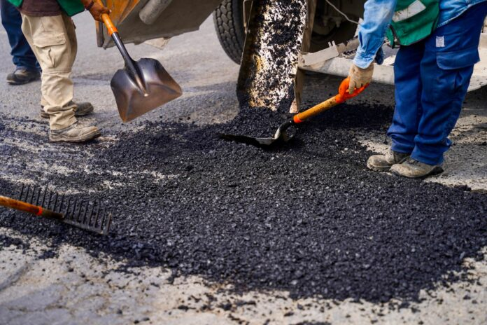 RAMOS ATIENDE; AVANZAN ACCIONES DE BACHEO EN RAMOS ARIZPE