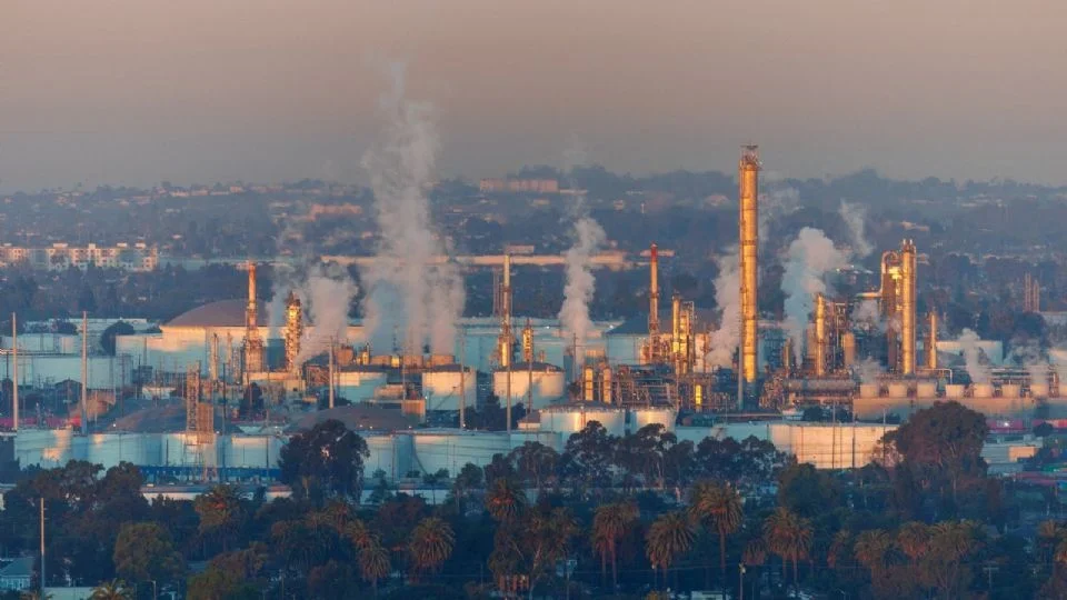 OFERTA MUNDIAL DE PETRÓLEO PODRÍA TENER UN RECORTE DE OCHO MILLONES DE BARRILES POR DÍA, ADVIERTE AIE ANTE CIERRE DEL ESTRECHO DE ORMUZ