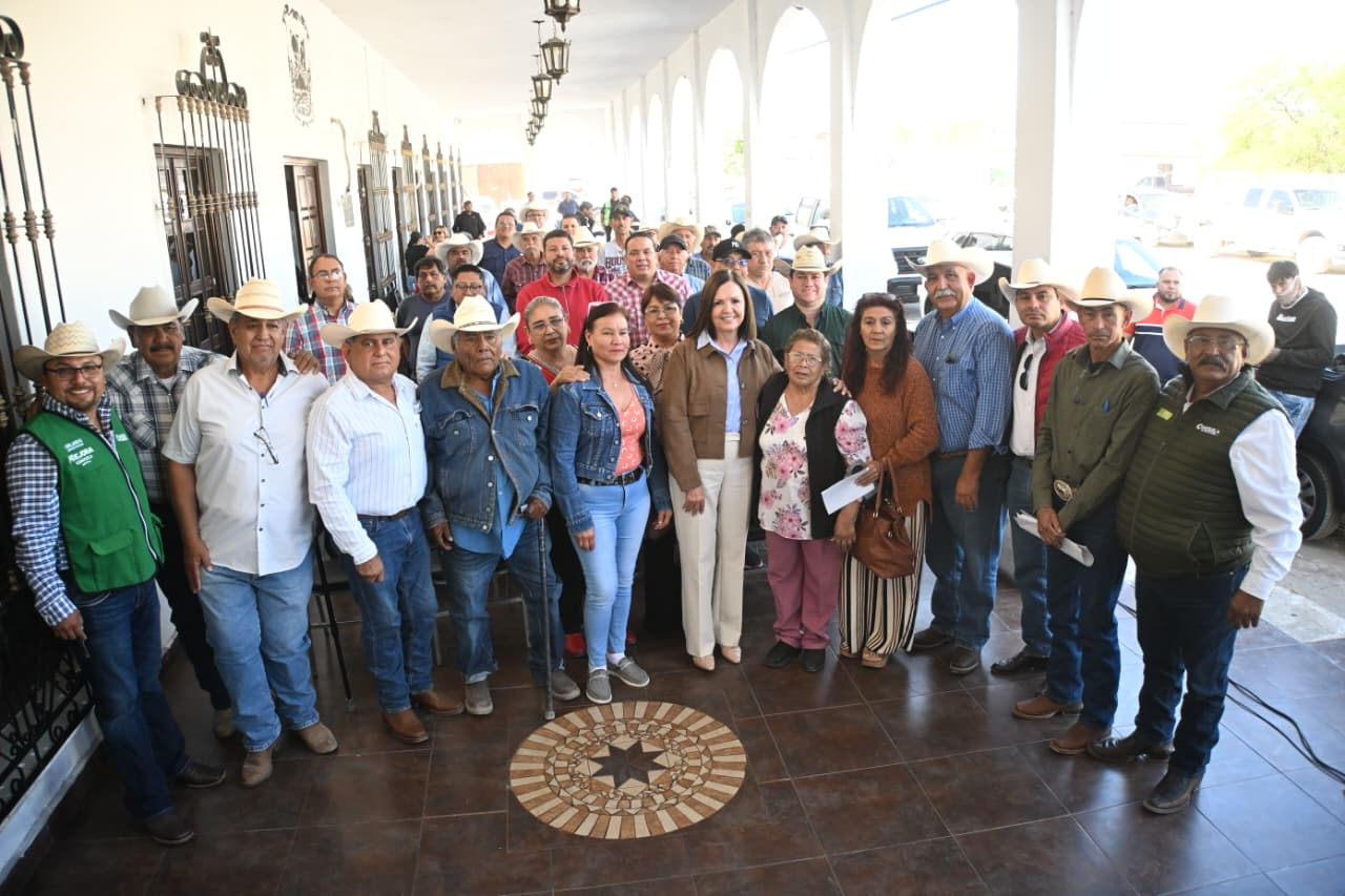 SARI PÉREZ FORTALECE AL CAMPO CON ENTREGA DE SEMILLA DE SORGO