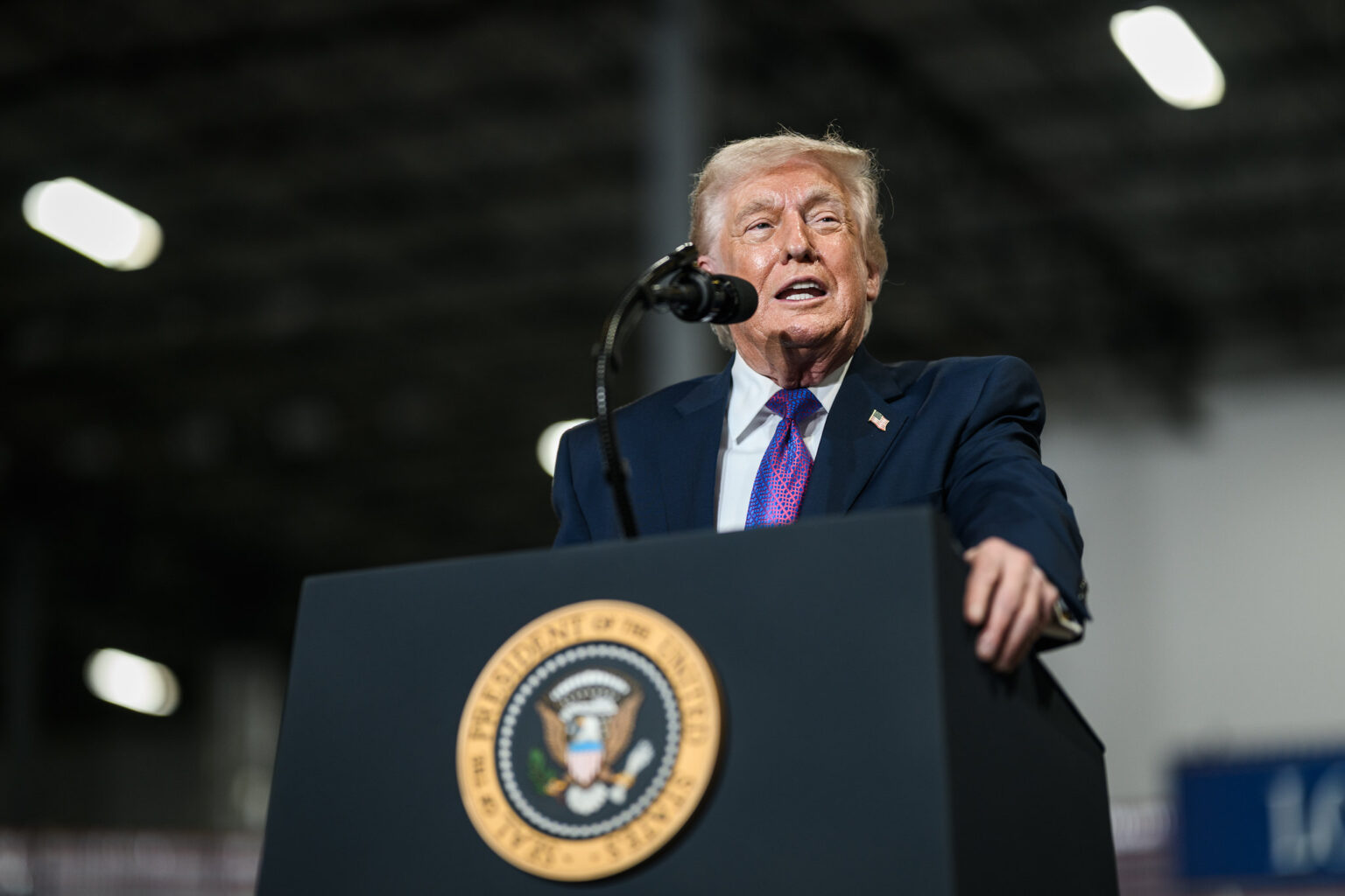 TRUMP ORDENA ALTO AL FUEGO EN IRÁN POR 5 DÍAS