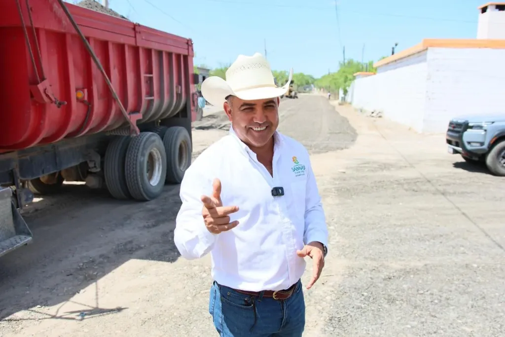 ANUNCIA CHANO DÍAZ MEJORAMIENTO DE CAMINOS EN LA COLONIA LÁZARO CÁRDENAS