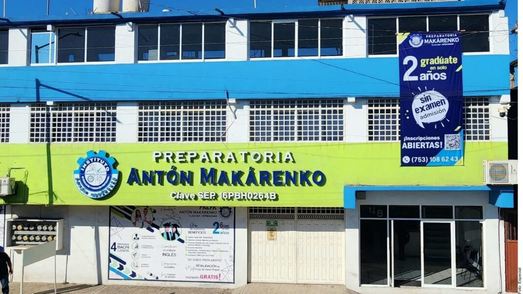 MATA ALUMNO A DOS MAESTRAS DE PREPA EN MICHOACÁN