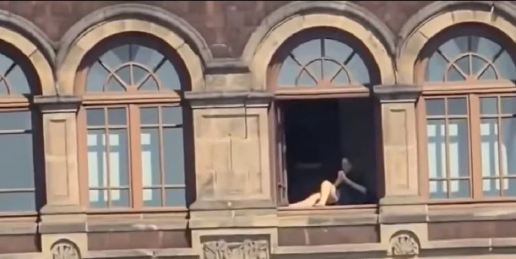 ¡NO ERA IA! MUJER SÍ SE ASOLEÓ EN PALACIO NACIONAL; ASEGURA SHEINBAUM QUE FUE SANCIONADA