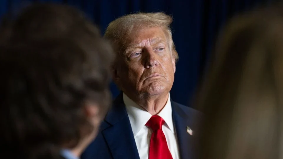 TRUMP ARREMETE CONTRA JUECES PREVIO A REVISIÓN DEL DECRETO QUE LIMITA LA CIUDADANÍA POR NACIMIENTO