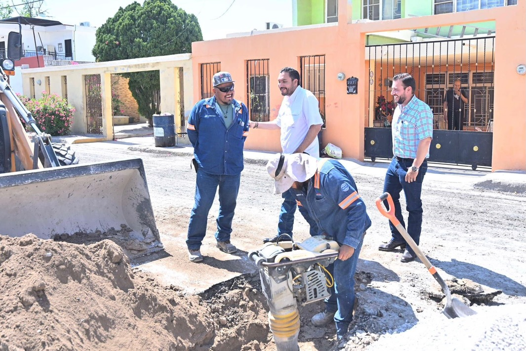 SUPERVISA CARLOS VILLARREAL RECARPETEO EN LA COLONIA EL PUEBLO