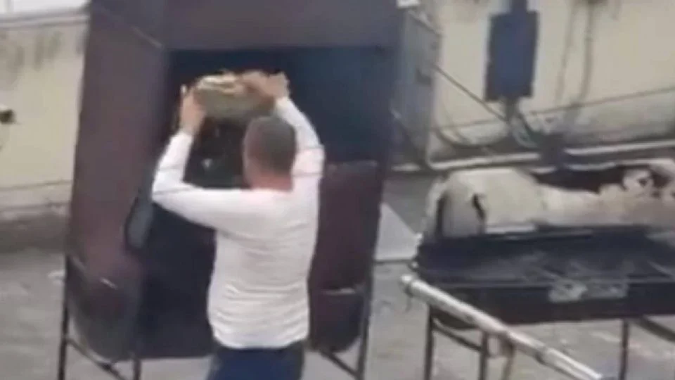 DANIEL NOBOA ACUSA A CUBA DE QUEMAR PAPELES EN LA EMBAJADA EN QUITO TRAS EXPULSAR A PERSONAL DIPLOMÁTICO
