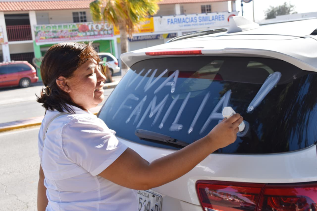 CARAVANA DEL DÍA DE LA FAMILIA FORTALECE LA UNIÓN Y LA CONVIVENCIA EN CUATRO CIÉNEGAS