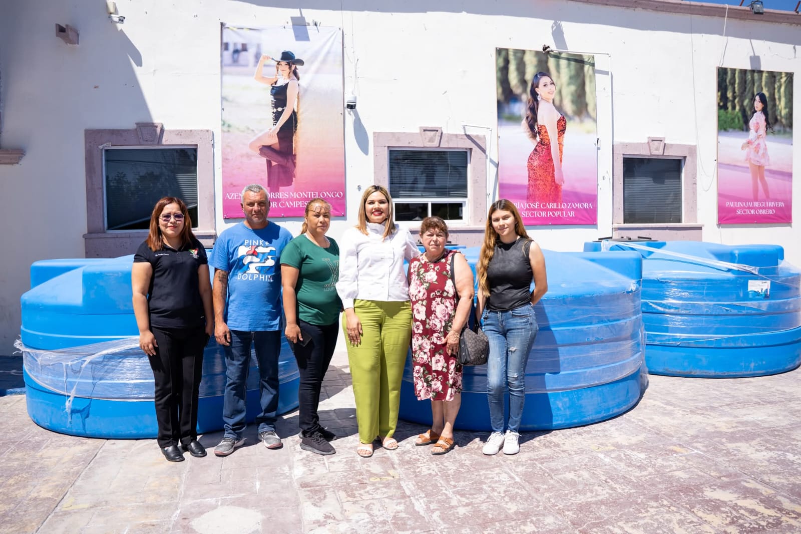 ENTREGA YESICA SIFUENTES TINACOS SUBSIDIADOS A FAMILIAS DE CASTAÑOS