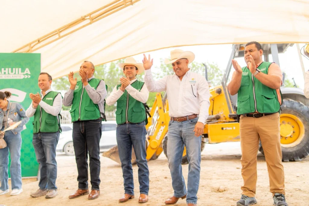 ARRANCA CHANO DÍAZ PAVIMENTACIÓN EN CALLE KAKANAPO EN COORDINACIÓN CON MEJORA COAHUILA