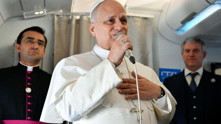 TRUMP CRITICA AL PAPA LEÓN XIV Y EL VATICANO; EL PONTÍFICE RESPONDE: “NO SOY POLÍTICO Y NO TENGO MIEDO”