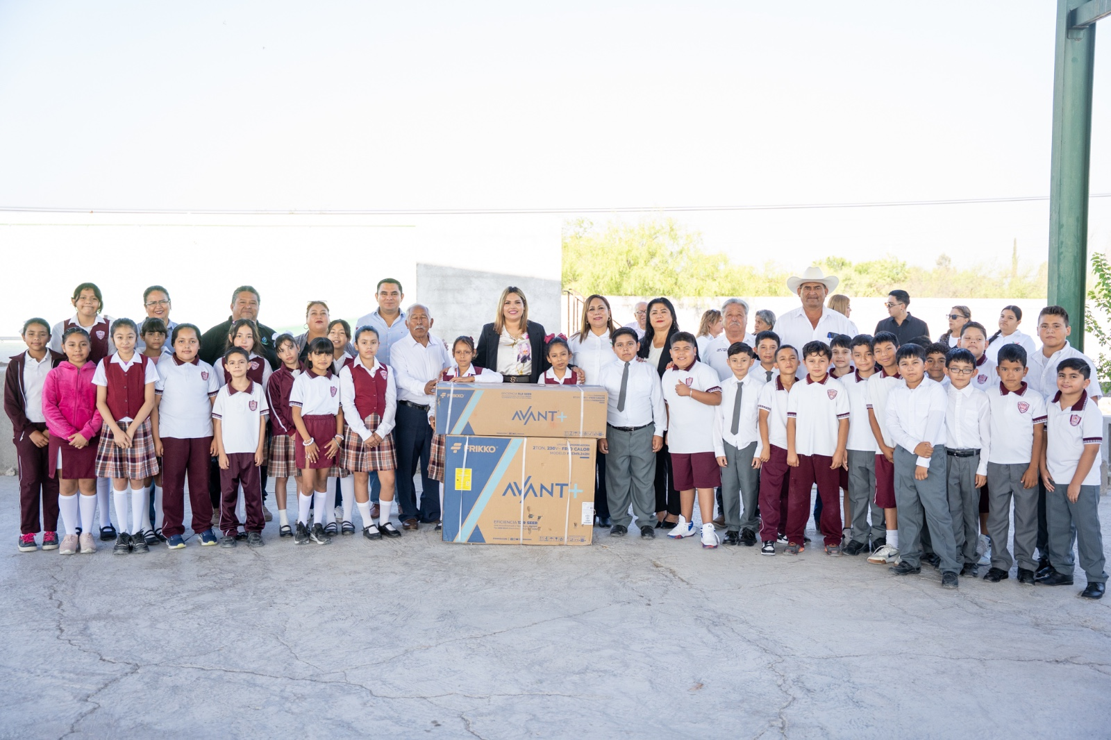 FORTALECE YESICA SIFUENTES CERCANÍA CON EL SECTOR EDUCATIVO EN CASTAÑOS