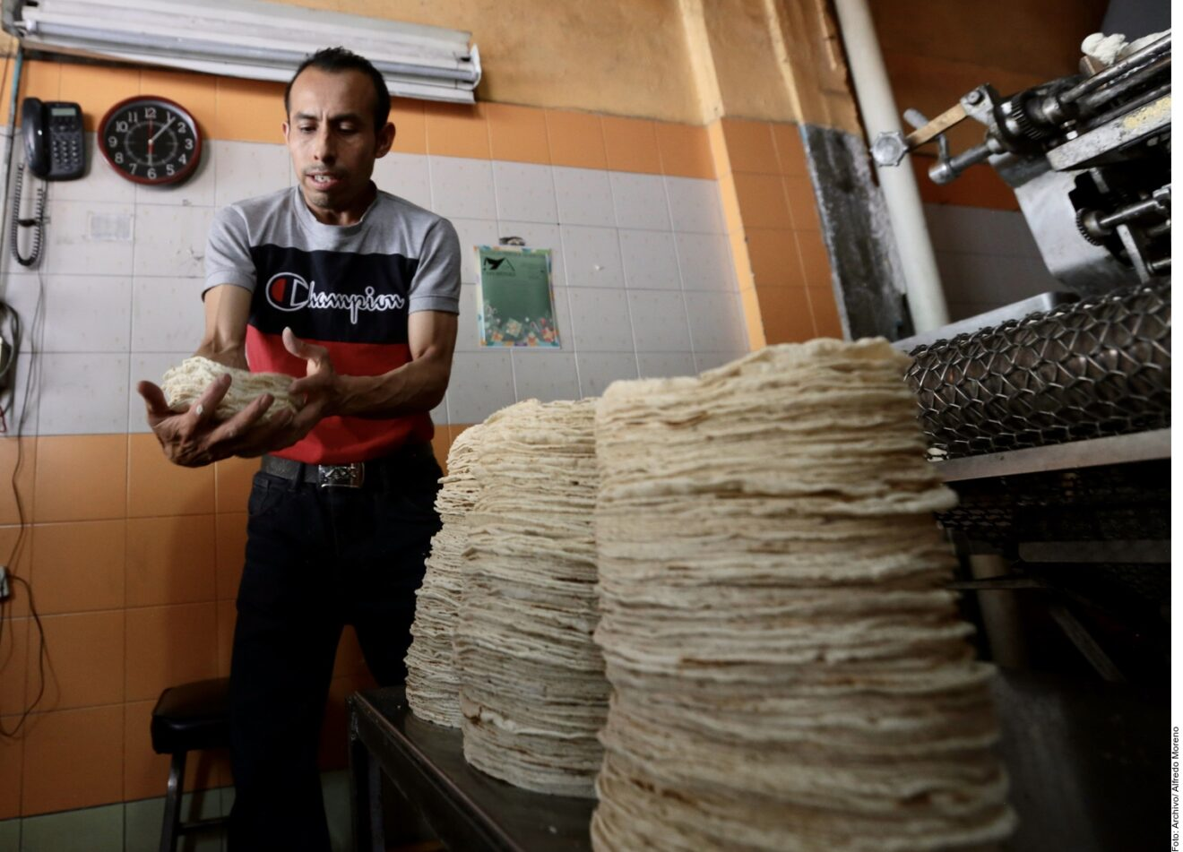 EL SECTOR TORTILLERO Y EL GOBIERNO SE CONFRONTAN POR EL ALZA DE PRECIOS