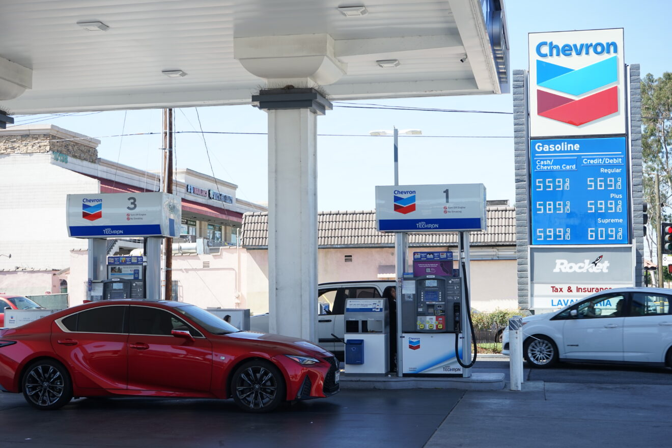 ¿POR QUÉ GASOLINA ES MÁS BARATA EN EU QUE EN OTROS PAÍSES?