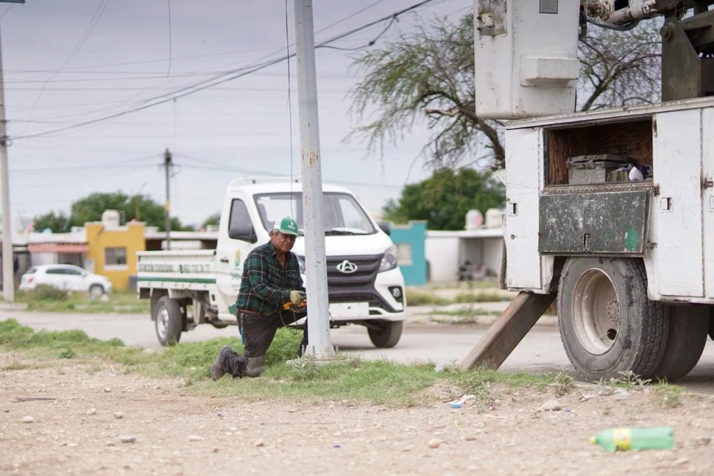 REALIZA CHANO DÍAZ ACCIONES DE MANTENIMIENTO URBANO EN DISTINTOS SECTORES DE SABINAS