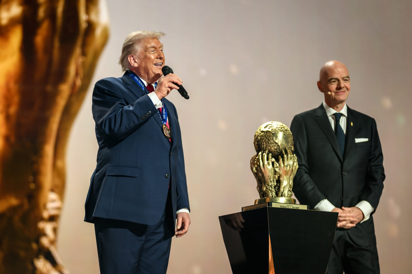 TRUMP PIDE A LA FIFA SUSTITUIR A LA SELECCIÓN DE IRÁN POR LA DE ITALIA; TEHERÁN Y LA FIFA REVIRAN