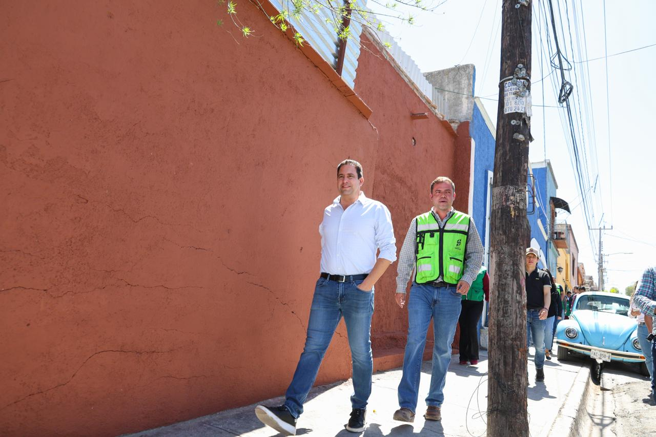 SUPERVISA JAVIER DÍAZ EMBELLECIMIENTO DE FACHADAS EN CALLE MIGUEL HIDALGO