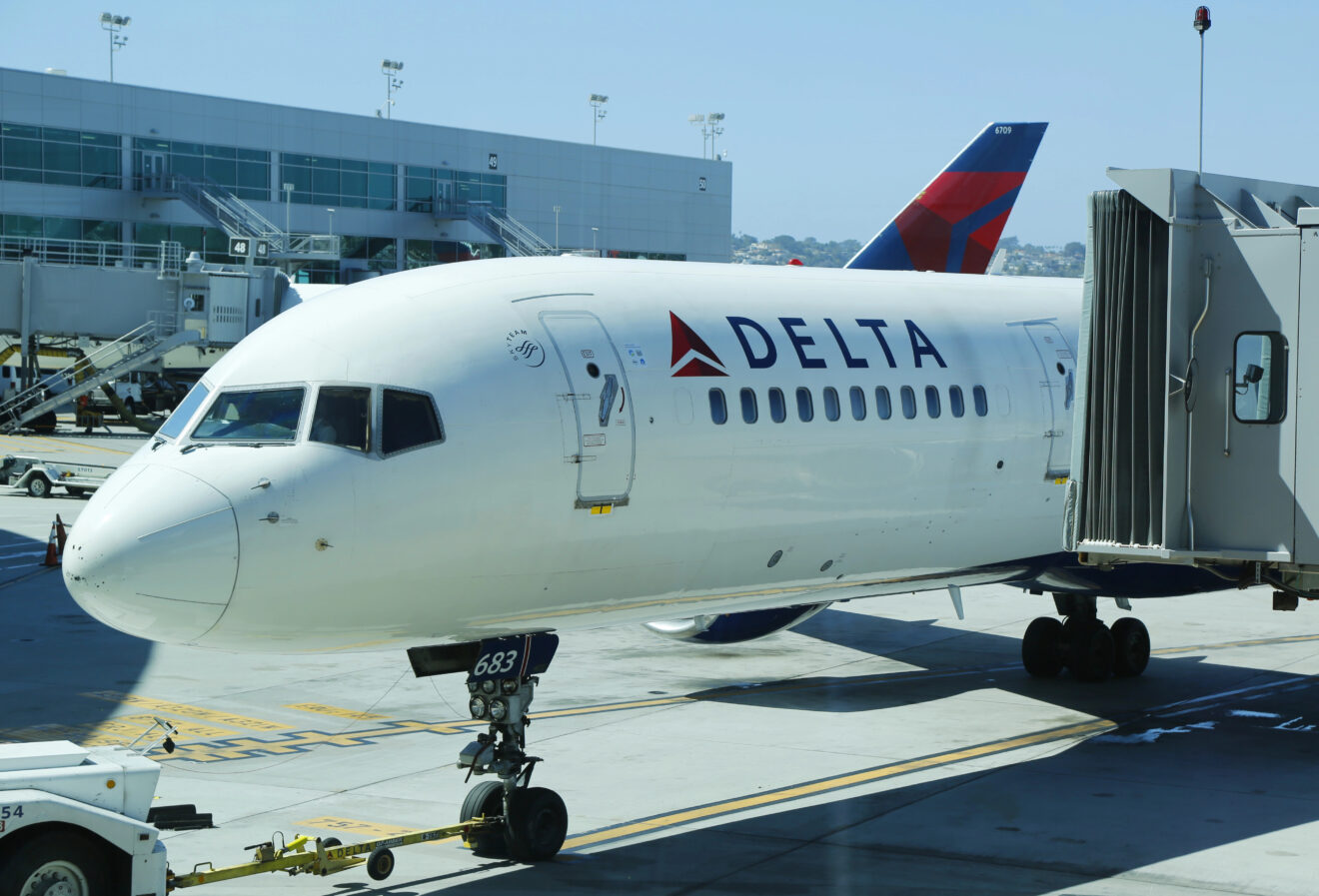 SUSPENDE DELTA VUELOS A MÉXICO, REPORTAN EN EU