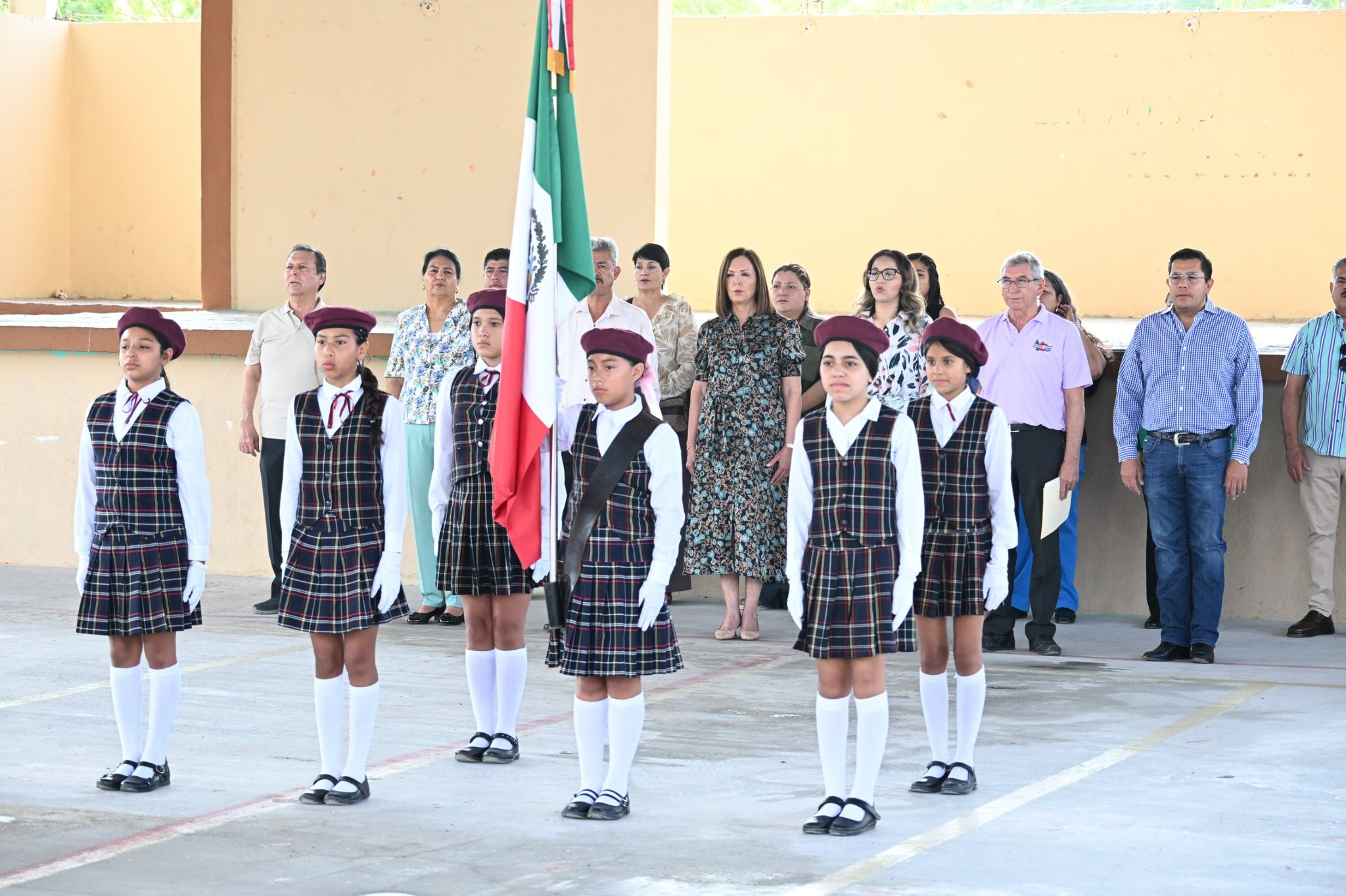 ALCALDESA DE FRONTERA ENCABEZA LUNES CÍVICO EN PRIMARIA DE LA COLONIA OCCIDENTAL