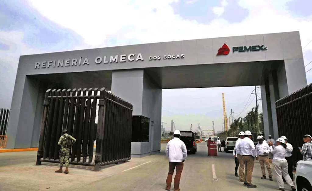 NIEGA PEMEX FUGA DE GAS EN REFINERÍA DOS BOCAS; ES “LIBERACIÓN DE VAPOR DE AGUA”, DICE SOBRE IMÁGENES QUE CIRCULAN EN MEDIOS