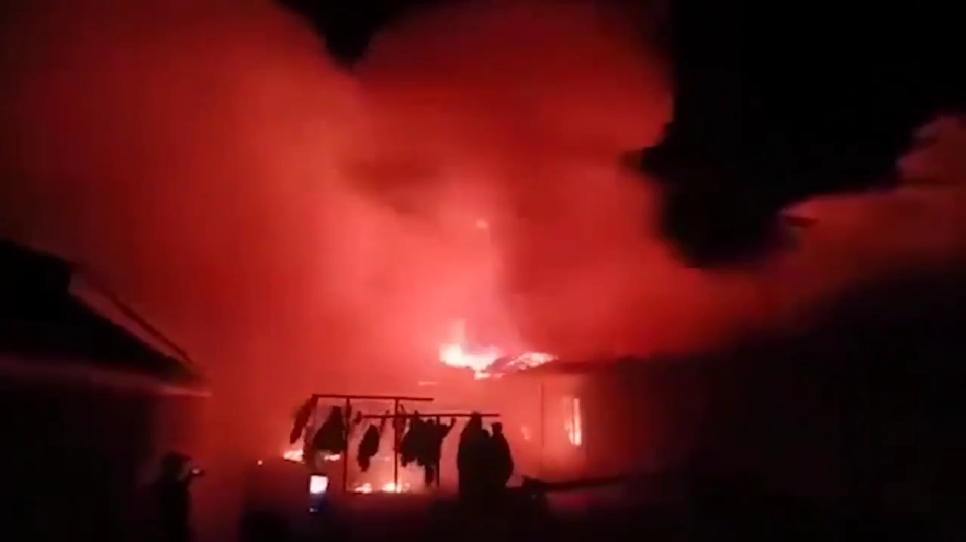 INCENDIO EN ESCUELA EN KENIA DEJA AL MENOS 16 MUERTOS  