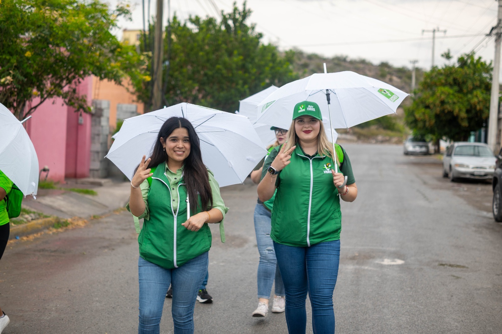 NI LA LLUVIA DETUVO A WENDY: CUMPLIÓ EN MISIONES, CAMPANARIO Y LA ESPERANZA