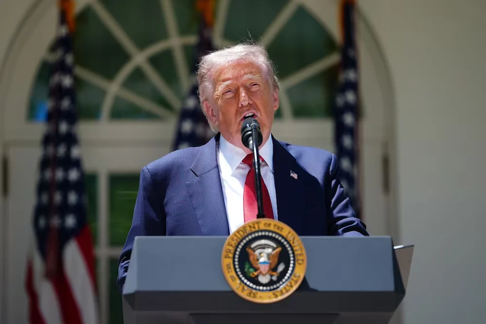 TRUMP INVOCA TRIUNFO DE LA II GUERRA MUNDIAL; LLAMA A MANTENER HEGEMONÍA MILITAR DE EU